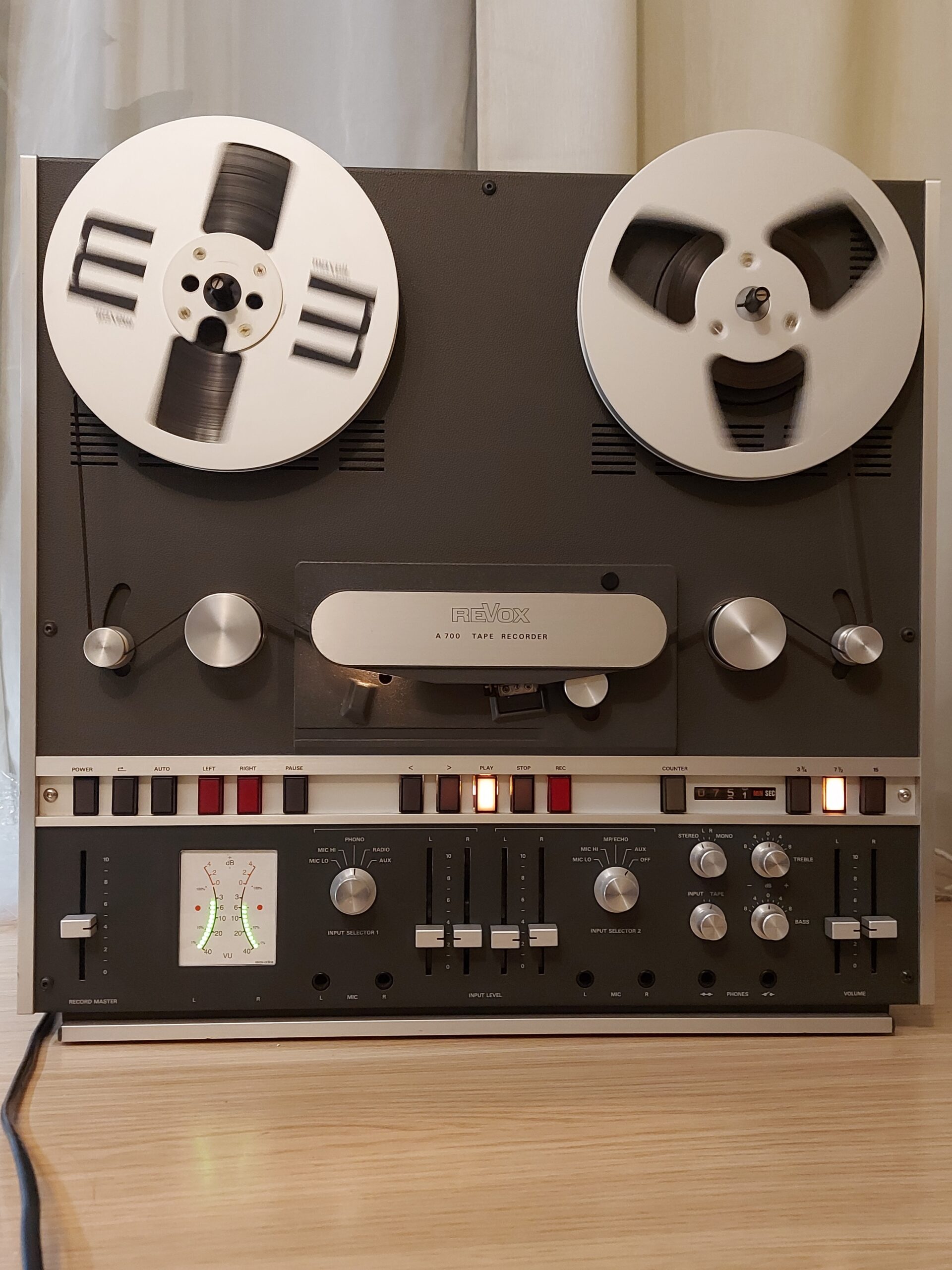 ReVox A700 4-track 3.75 7.5 15 ips 9.5 19 38 cm/s Multivoltage 100-240V Stereo Tape Recorder Reel to Reel Player Refurbished Calibrated